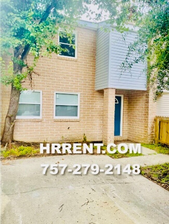 Primary Photo - Beautiful recently Renovated 2 Bedroom 1.5...