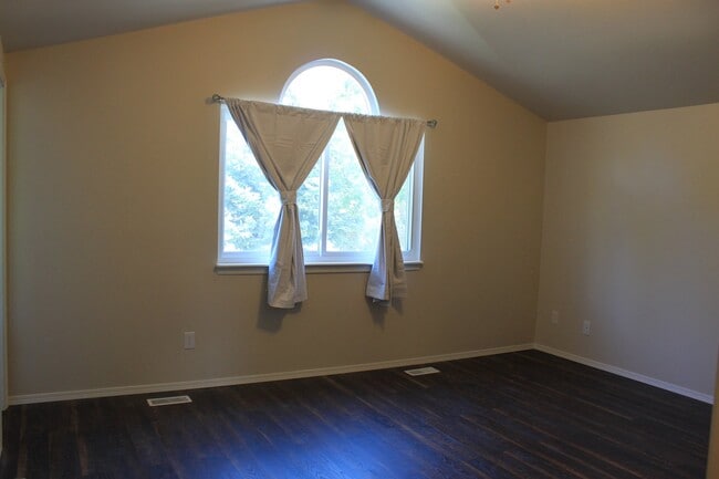 Building Photo - 2130 Crystal River Dr