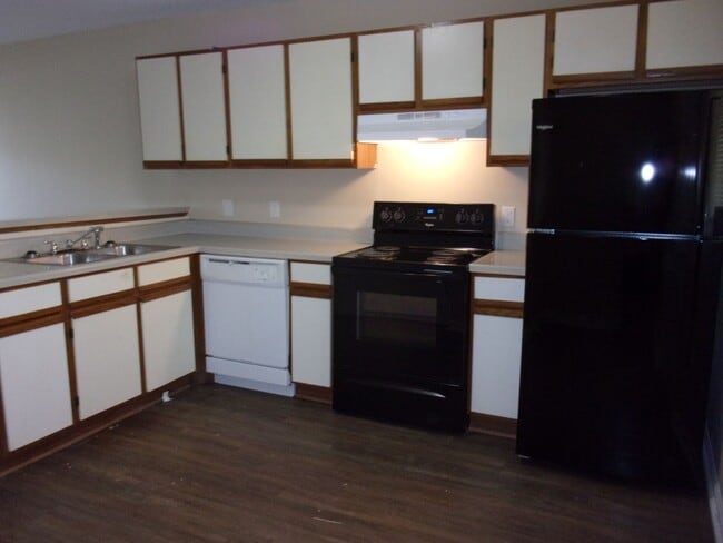 Building Photo - 1 Bedroom 1 Bath Townhome Minutes to I-77