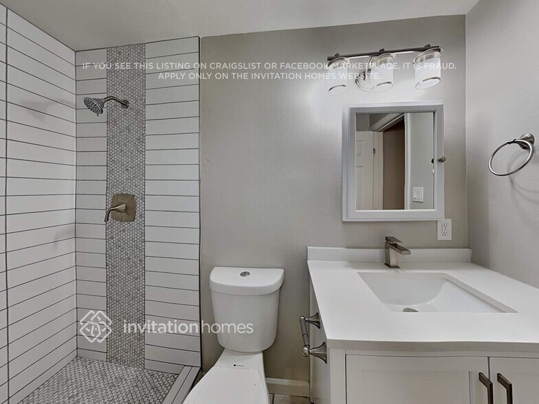 Building Photo - 1705 W Thunderbird Rd