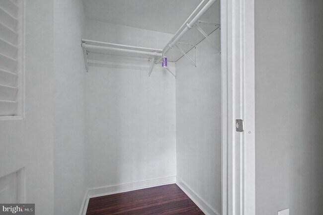 Building Photo - 768 Fairview Ave