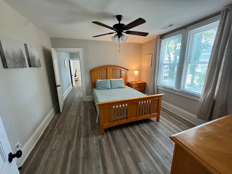 Building Photo - 214 E Horah St