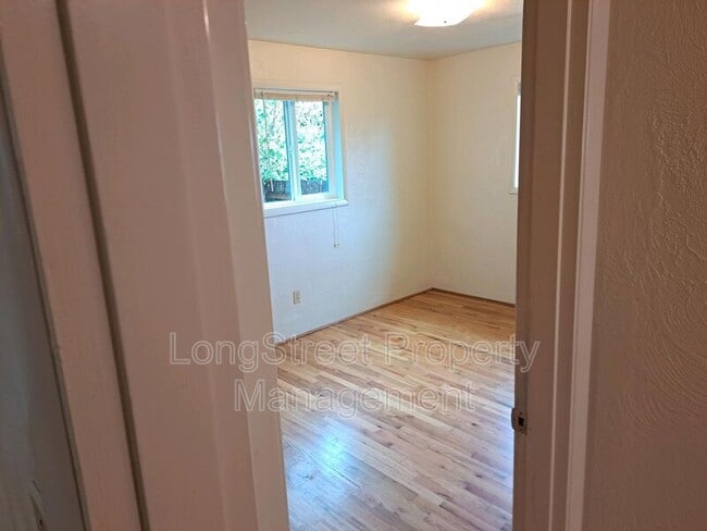 Building Photo - 1930 NW Kings Blvd