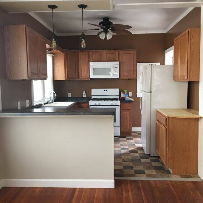 Building Photo - 4 Bedroom/2.5 bath home