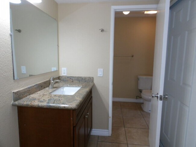 Building Photo - Spacious 2-Bed, 2-Bath Home with Resort-St...