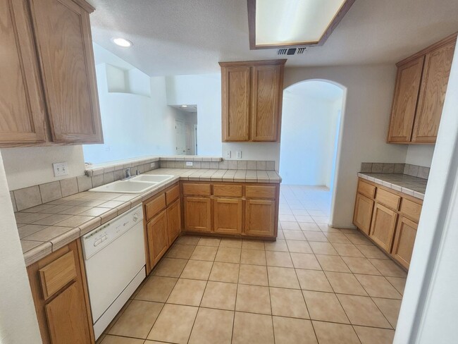 Building Photo - Great Home Near Downtown 29 Palms