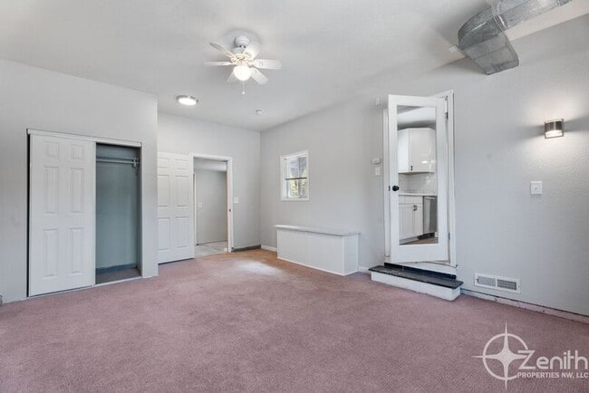 Building Photo - 4207 NE 59th Ave