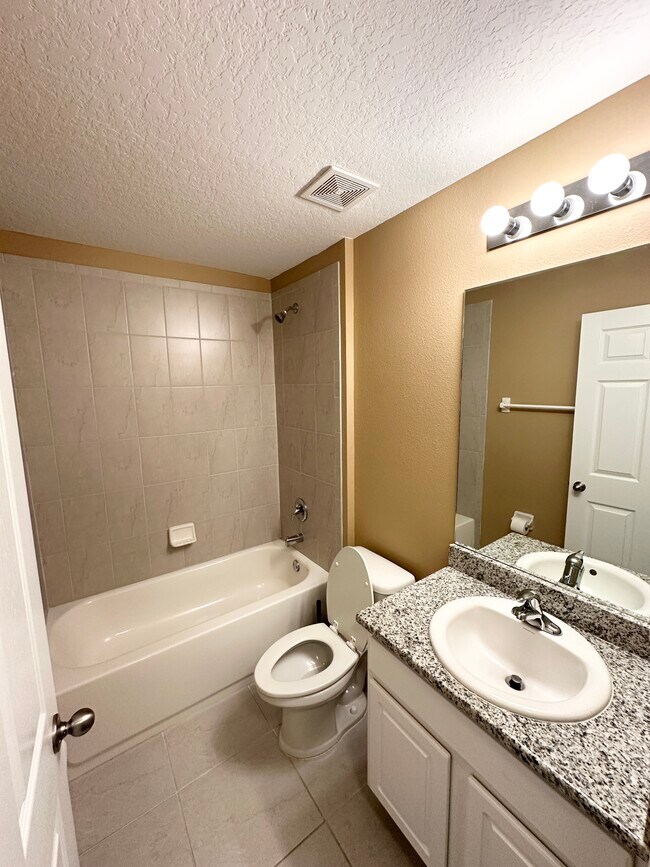 Building Photo - 12 Robin Pl