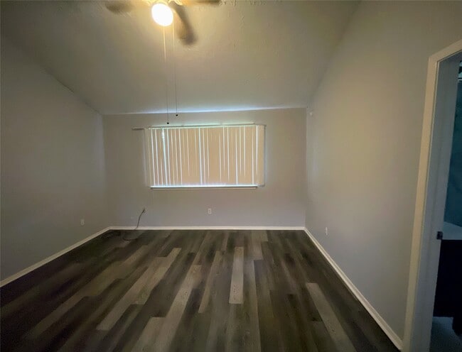 Building Photo - 1202 Manorglen Dr