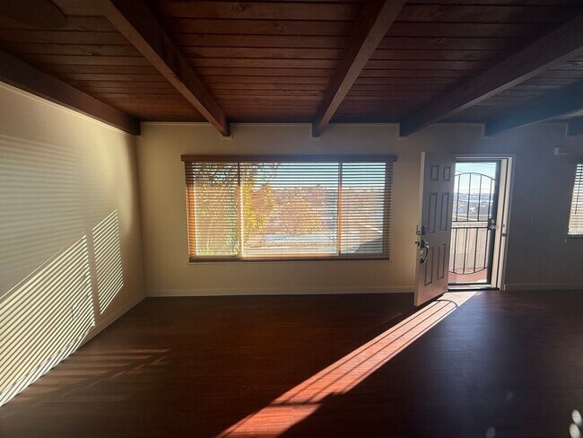 Building Photo - Stunning 2-bedroom, 1.5-bath Modern home i...