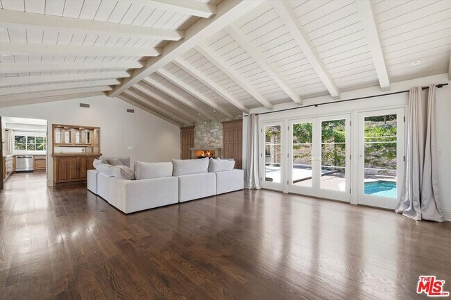 Building Photo - 6460 Via Colinita