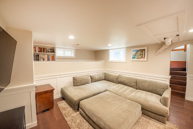 Building Photo - 2323 NE 89th St
