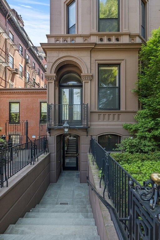 Building Photo - 101 Beacon St