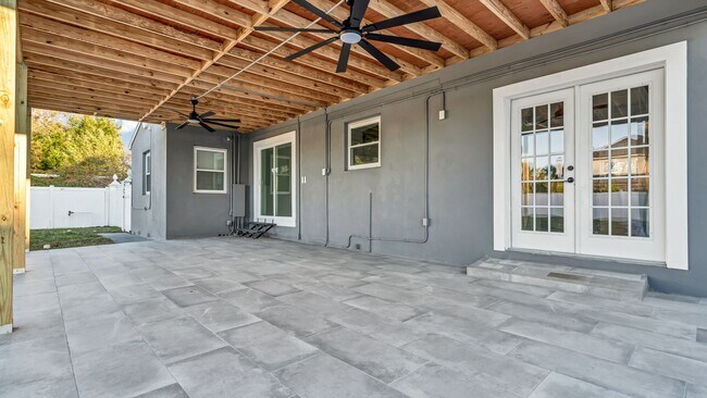 Building Photo - Beautiful S. Tampa 3BR/2BA remodeled home ...