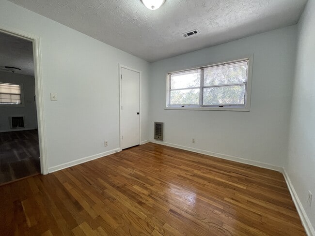 Building Photo - 1920 Charlton Dr