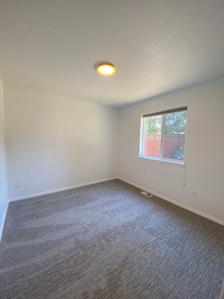 second bedroom - 5023 Northeast 11th Avenue