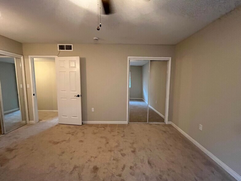 Bedroom - 25981 Coombe Hill Dr