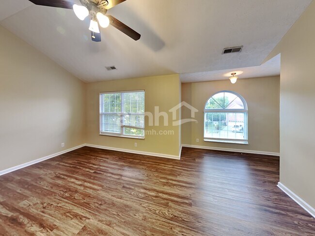 Building Photo - 102 Fairgrove Cir