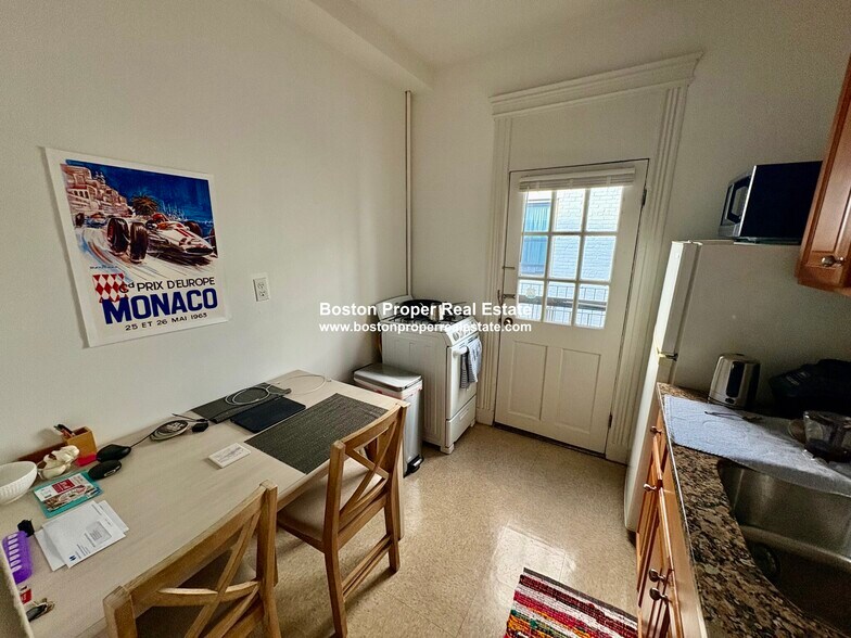 Building Photo - 60 Charlesgate E