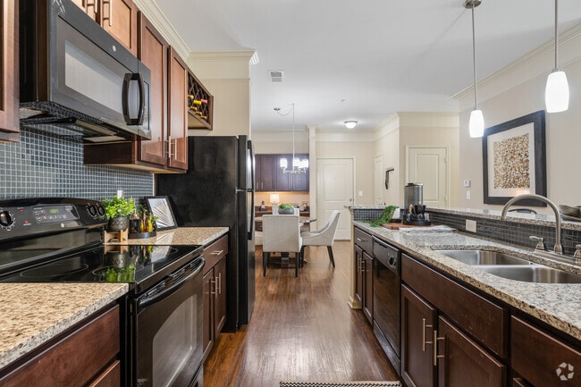 Interior Photo - Century Lakeshore Crossings