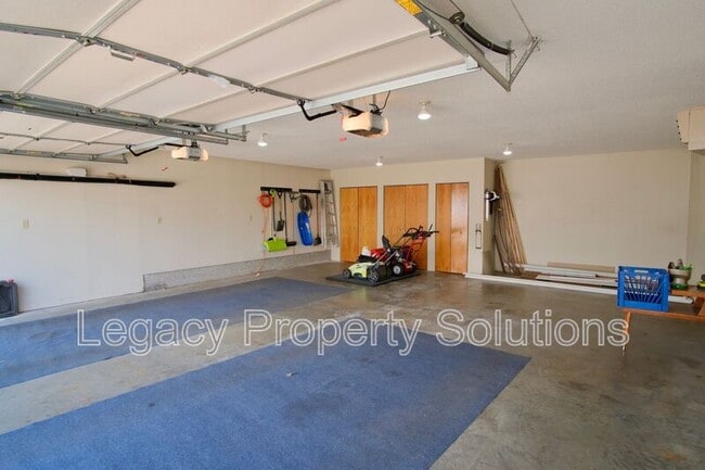 Building Photo - 609 N 13th St