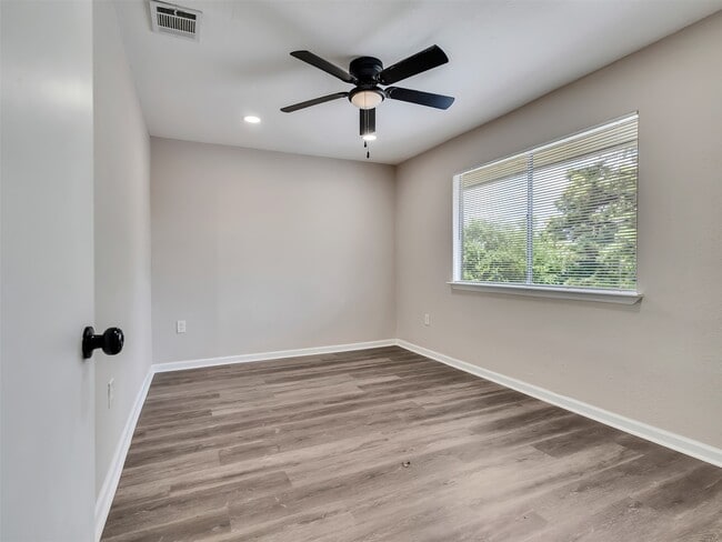 Building Photo - 5636 Birchmont Dr