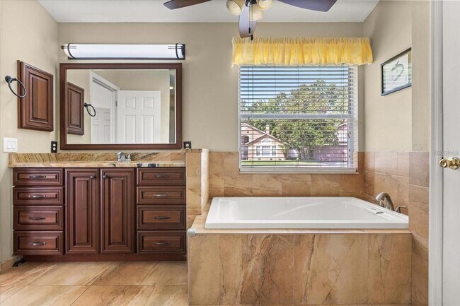 Building Photo - 805 Lewis Pl