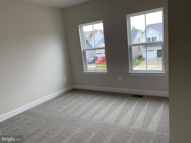 Building Photo - 150 Boxelder Dr