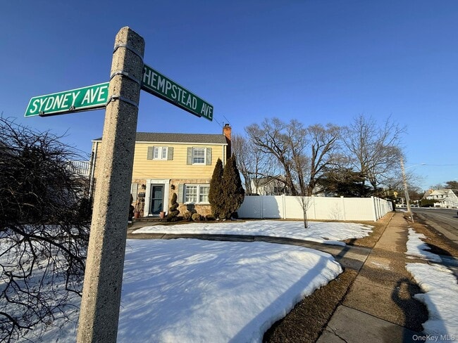 Building Photo - 201 Sydney Ave
