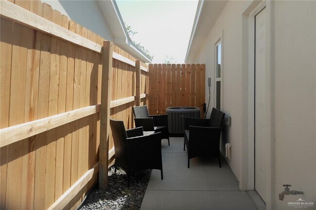 Building Photo - 32 San Andres