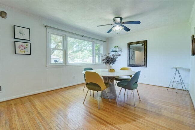 Building Photo - 984 Danby Dr