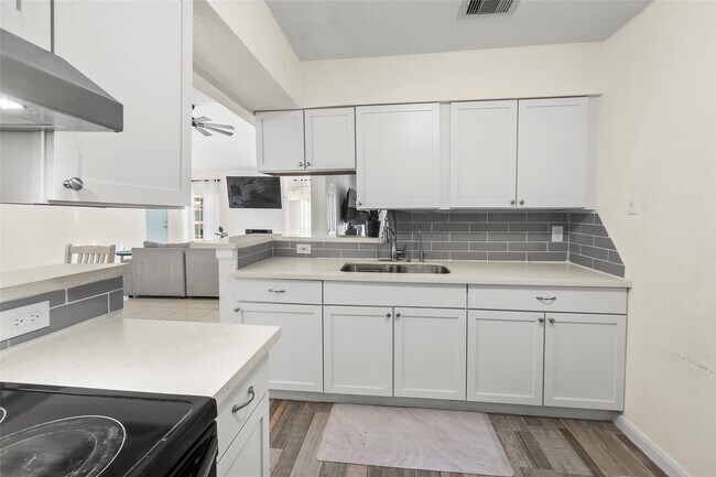 Building Photo - 11007 White Oak Bend Dr