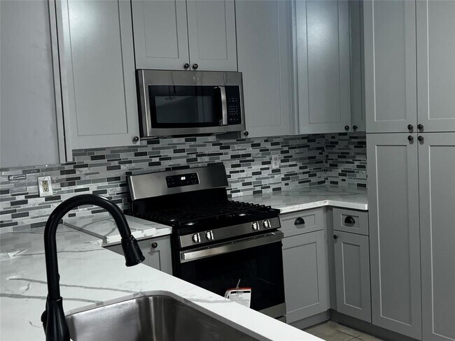 Building Photo - 21514 Bridgewater Pointe