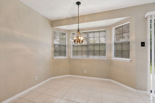 Building Photo - 6991 Sunset Village Dr