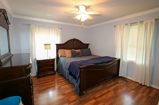 Building Photo - Wonderful Lake Home