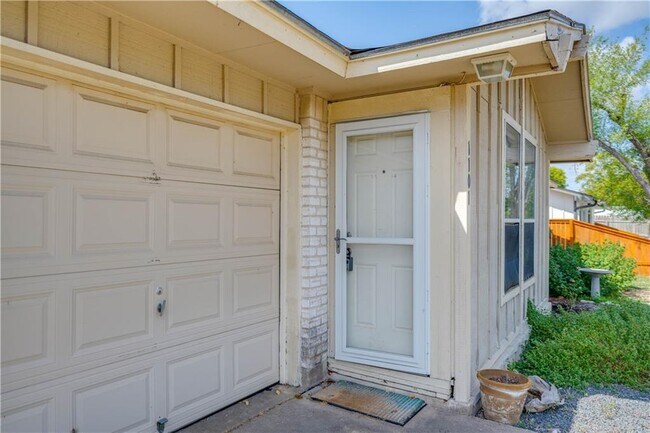 Building Photo - 1101 S Trace Dr