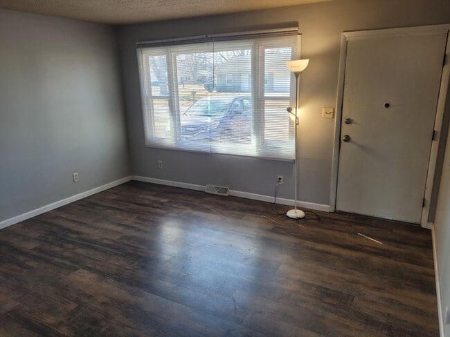 Building Photo - Beautiful 3br Home Near Park!