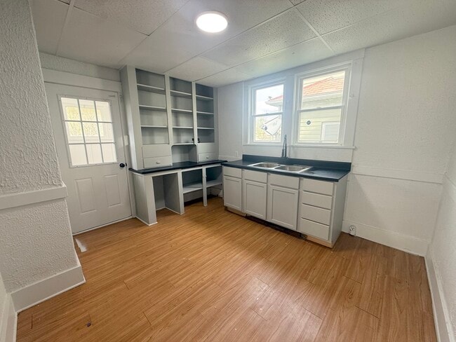 Building Photo - 726 Baldwin Ave