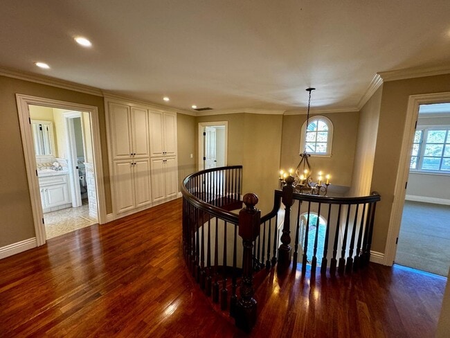 Building Photo - 1046 Byerley Ave