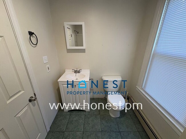 Building Photo - 7 Drummond St