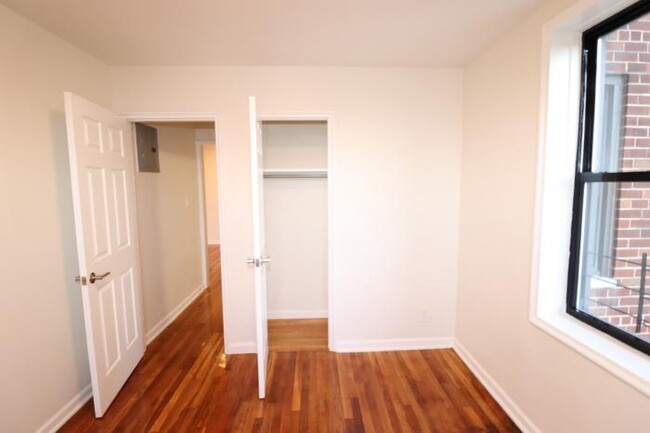 Building Photo - 2 bedroom in ELMHURST NY 11373