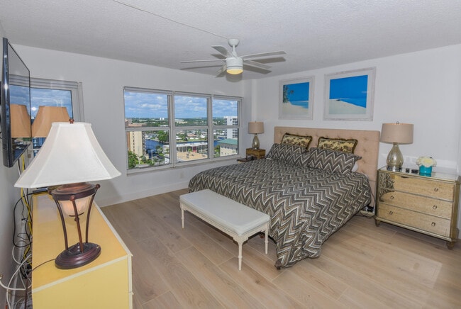 Building Photo - 405 N Ocean Blvd