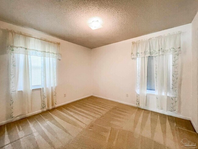 Building Photo - 5527 Sunburst Ln
