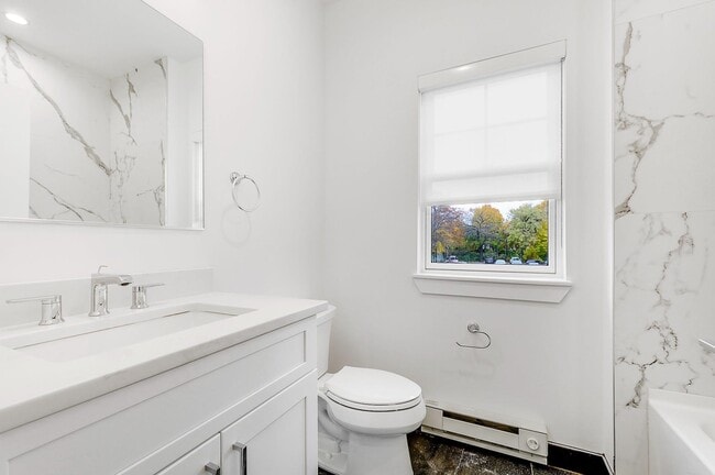 Building Photo - 74 Clarendon Pl