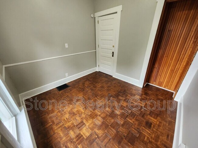 Building Photo - 636 S 7th St