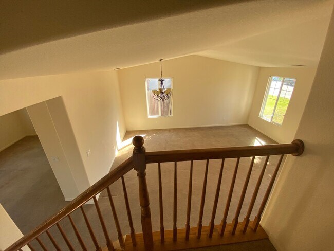 Building Photo - Lincoln 4 bedroom on quiet court.