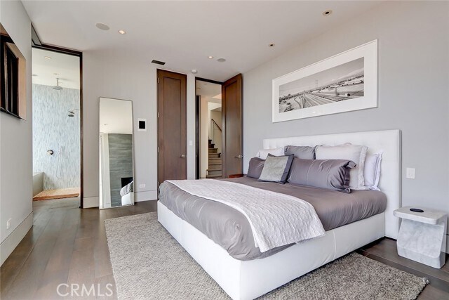 Building Photo - 3208 Ocean Dr