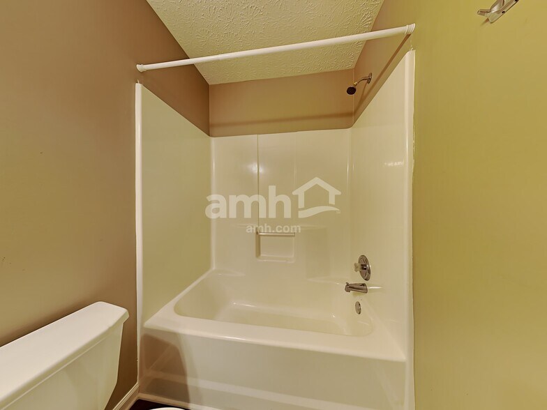 Building Photo - 209 Picadilly Pl