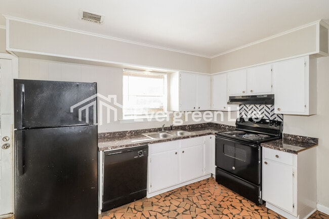 Building Photo - 3404 Renault St