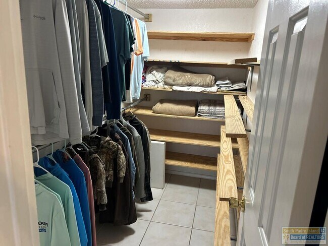 Building Photo - 1342 Harbor Island Dr